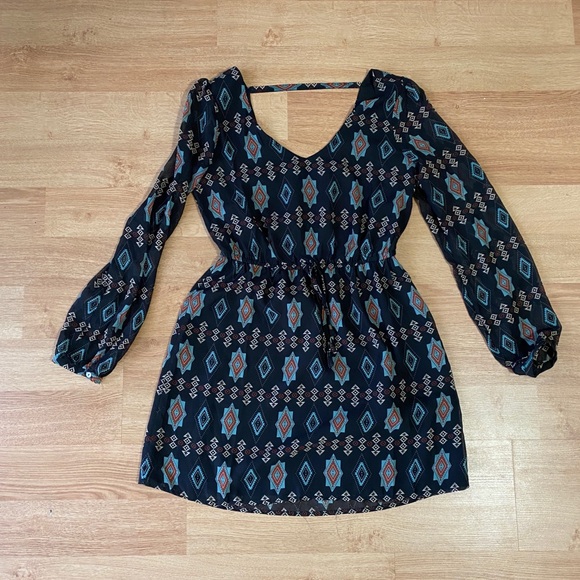 Long sleeve geometric dress - medium - Picture 1 of 3